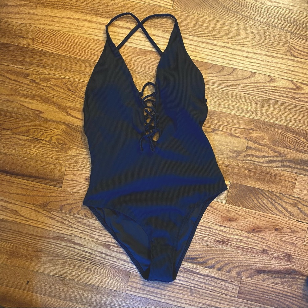 NWT size M Cupshe Swimsuit